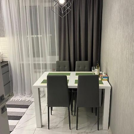 Стильная Квартира На Позняках Газ И Низкий Этаж Kyiv Exterior photo