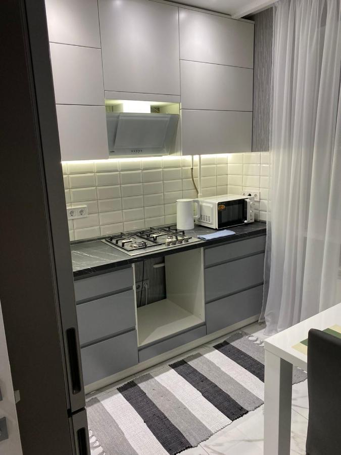 Стильная Квартира На Позняках Газ И Низкий Этаж Kyiv Exterior photo